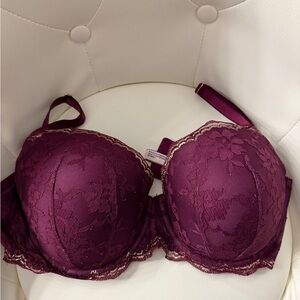 Victoria's Secret Dream Angels Lightly Lined Lace Trim Demi Bra 36DDD
NWOT